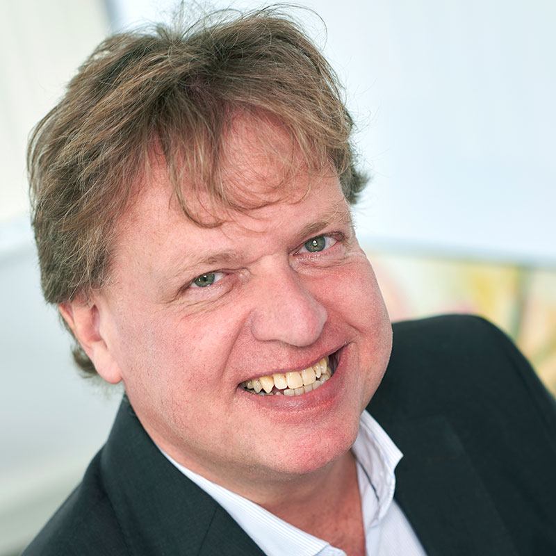Ronald-van-Krieken-foto-800 Portraitfoto van Ronald van Krieken, accountant bij Flynth adviseurs. De foto staat op de website van Zuidweg & Partners naast zijn column Uitfaseren pensioen in eigen beheer.