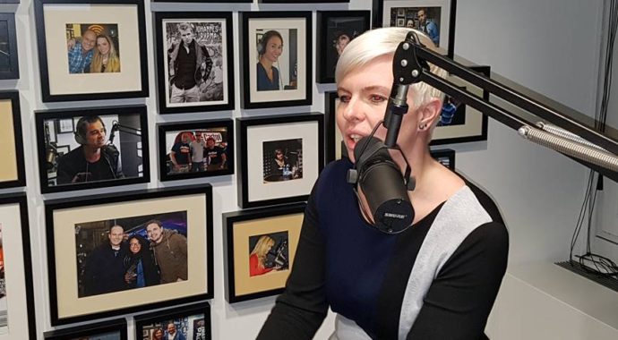 Kelly Uitgelichte Afbeelding Kelly Vink, insolventie advsieur bij Zuidweg & Partners met meer dan tien jaar ervaring is te gast bij het digitale radioprogramma Vallen, opstaan en weer doorgaan met Jacqueline Zuidweg op New Business Radio