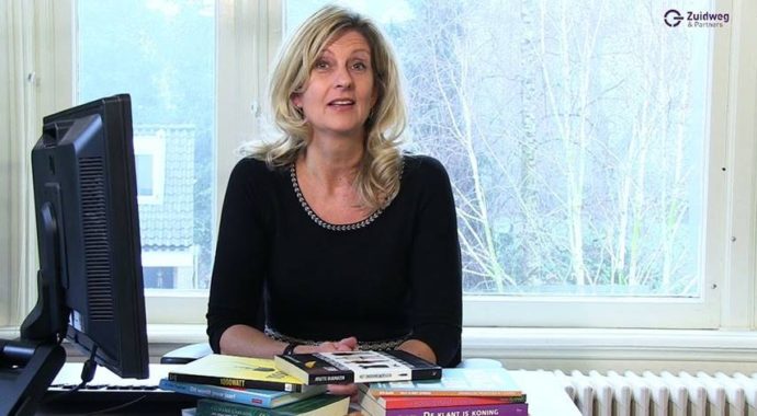 Jacqueline Zuidweg ben ik ondernemer Jacqueline Zuidweg zit op haar kantoor in Hilversum en legt uit dat het helemaal normaal is dat ondernemers twijfels hebben over zichzelf.