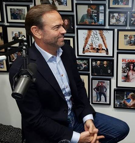 Jim Heyningen is te gast bij Vallen opstaan en weer doorgaan met Jacqueline Zuidweg op New Business Radio. Thema: Een sterk band opbouwen met je werknemers en personeel.