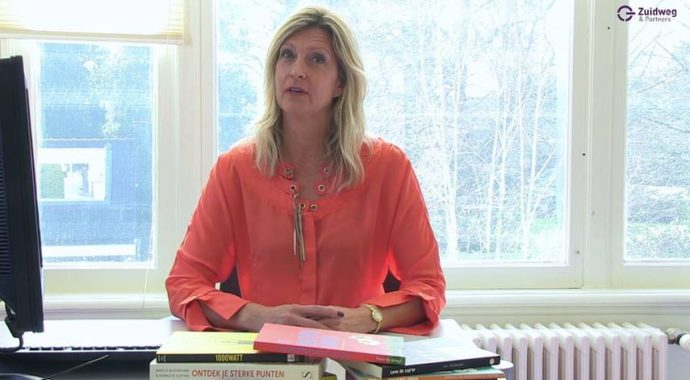 Sanering Uitgelichte Afbeelding Jacqueline Zuidweg presenteert haar serie Vallen opstaan en weer doorgaan op het kantoor van Zuidweg & Partners in Hilversum. Deze week met het onderwerp: Schuldsanering, sanering, kwijtschelding, finale kwijting