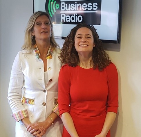 isHiske Gude, invitada de Vallen, se levanta y continúa con Jacqueline Zuidweg en New Business Radio. El tema es: ventas desde tu corazón