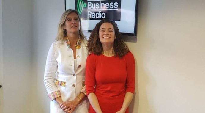 Jacqueline, Hiske uitgelichte afbeelding 856 px Hiske Gude is te gast bij Vallen opstaan en weer doorgaan met Jacqueline Zuidweg op New Business Radio. Het onderwerp is: Sales vanuit je hart