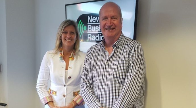 Podcast Uitgelichte afbeelding George Engel is te gast bij Vallen opstaan en weer doorgaan met Jacqueline Zuidweg op New Business Radio. Het onderwerp is: De prijs vaststellen voor ondernemers is een uitdaging.