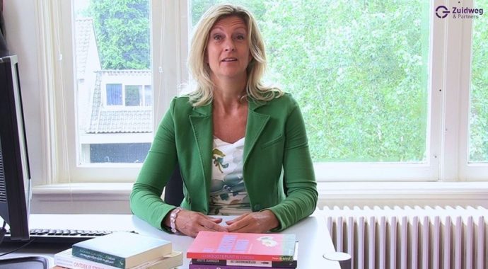 Jacqueline Zuidweg presenteert haar serie "Vallen, opstaan en weer doorgaan". Deze week met het onderwerp: "Hoe helpt de overheid burgers met schulden?"