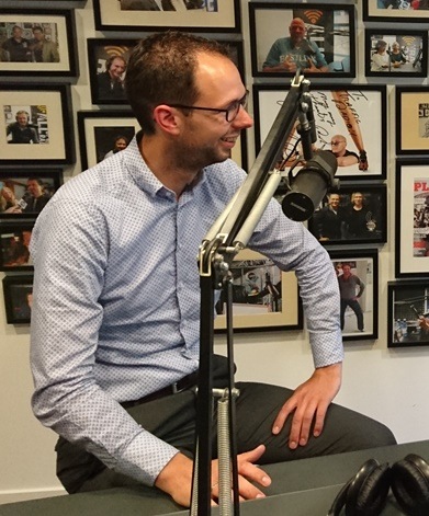Arie Hovestad, Vallen'de konuk olarak Yeni Business Radio'da Jacqueline Zuidweg ile çalışmaya devam ediyor. Konu: Borçlar nasıl ortaya çıkıyor?