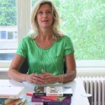 Jacqueline Zuidweg presenteert haar serie Vallen opstaan en weer doorgaan op het kantoor van Zuidweg & Partners in Hilversum. Deze week met het onderwerp: Ondernemers en schulden