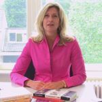 Jacqueline Zuidweg presenteert haar serie Vallen opstaan en weer doorgaan op het kantoor van Zuidweg & Partners in Hilversum. Deze week met het onderwerp: Hoe werkt Schulden.nl?