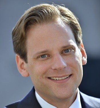 Column Portretfoto van Tim Zoete. De foto staat naast zijn column "Binnen één dag financiering voor ondernemers.".