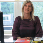 Jacqueline Zuidweg presenteert haar serie Vallen opstaan en weer doorgaan op het kantoor van Zuidweg & Partners in Hilversum. Deze keer met het onderwerp: ben ik aansprakelijk?