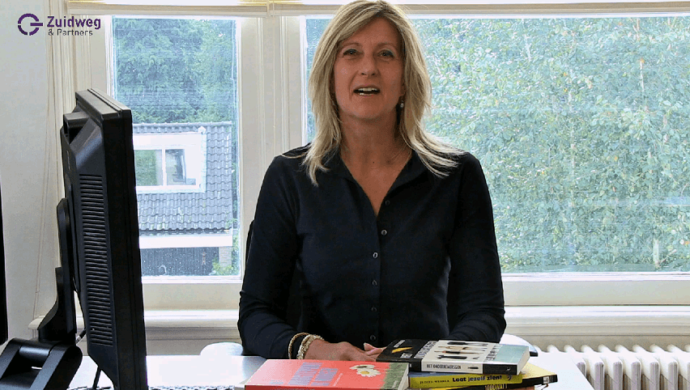 Knipsel Jacqueline website 856×482 Jacqueline Zuidweg presenteert haar serie Vallen opstaan en weer doorgaan op het kantoor van Zuidweg & Partners in Hilversum. Deze keer met het onderwerp: ben ik failliet?