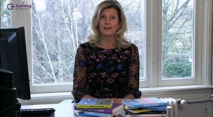 Jacqueline Zuidweg presenteert haar serie Vallen opstaan en weer doorgaan op het kantoor van Zuidweg & Partners in Hilversum. Deze keer met het onderwerp: balans werk en privé.